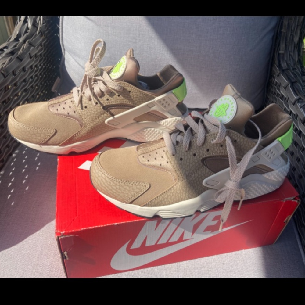 NIB Nike Air Huarache Premium 'Desert Camo’ Sneakers Men US Size 10